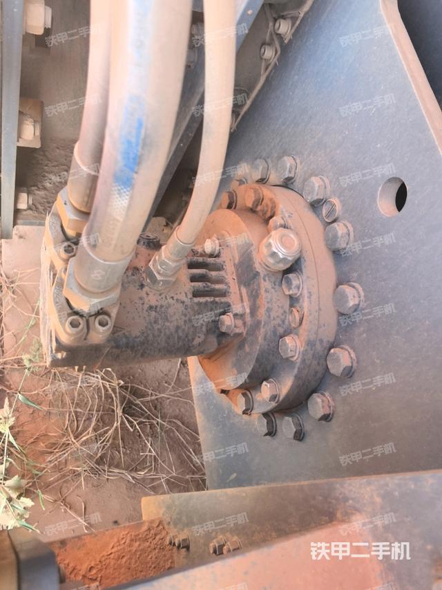 前輪右側(cè)減震塊連接及部件（壓路機(jī)前后車架）