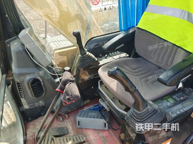 后窗玻璃角標(biāo)(駕駛室部分) 后窗玻璃角標(biāo)(駕駛室部分)