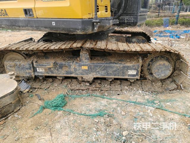 右側(cè)履帶整體?(行走機(jī)構(gòu)) 右側(cè)履帶整體?(行走機(jī)構(gòu))