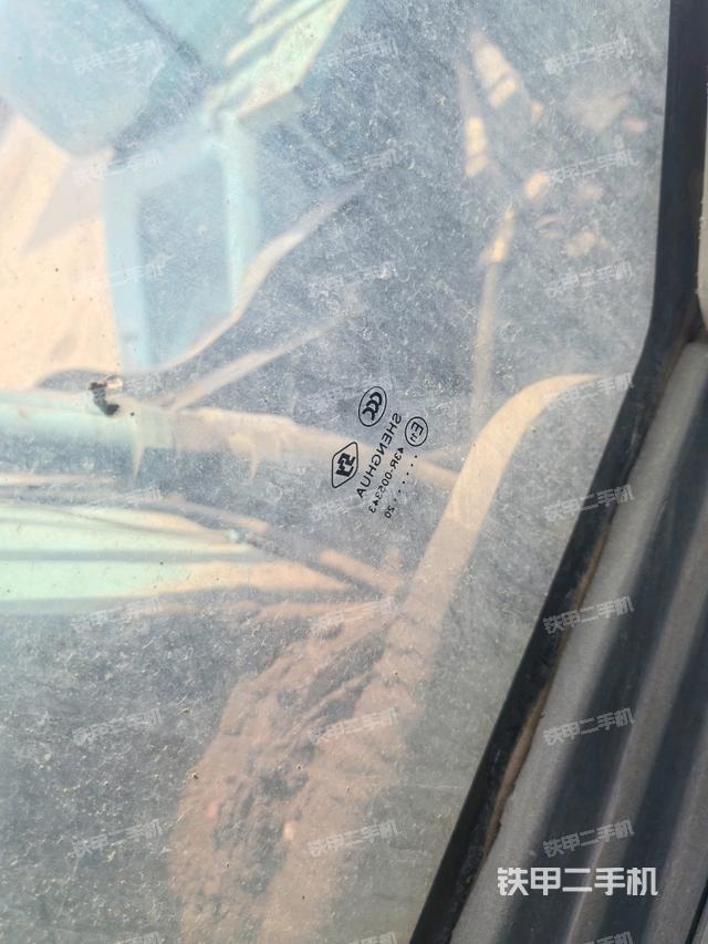 后窗玻璃角標（駕駛室部分）