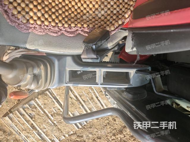 座椅左側(cè)控制臺/音響/含左手柄(駕駛室部分) 座椅左側(cè)控制臺/音響/含左手柄(駕駛室部分)