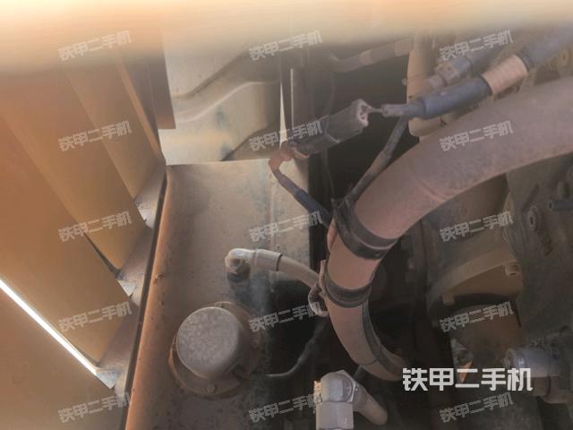 發(fā)動機(jī)左側(cè)全景（壓路機(jī)發(fā)動機(jī)艙）