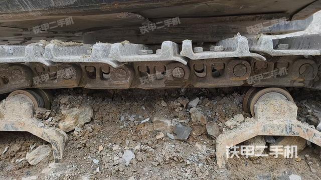 單側(cè)履帶整體(整機(jī)外觀) 單側(cè)履帶整體(整機(jī)外觀)