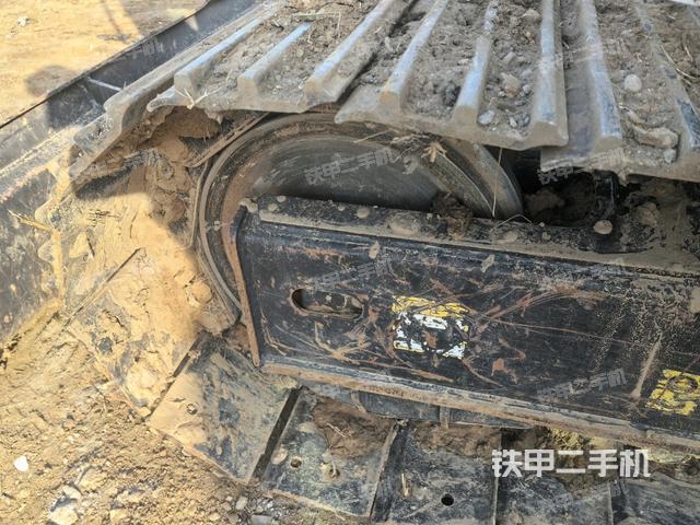 左驅(qū)動輪（行走機構(gòu)）