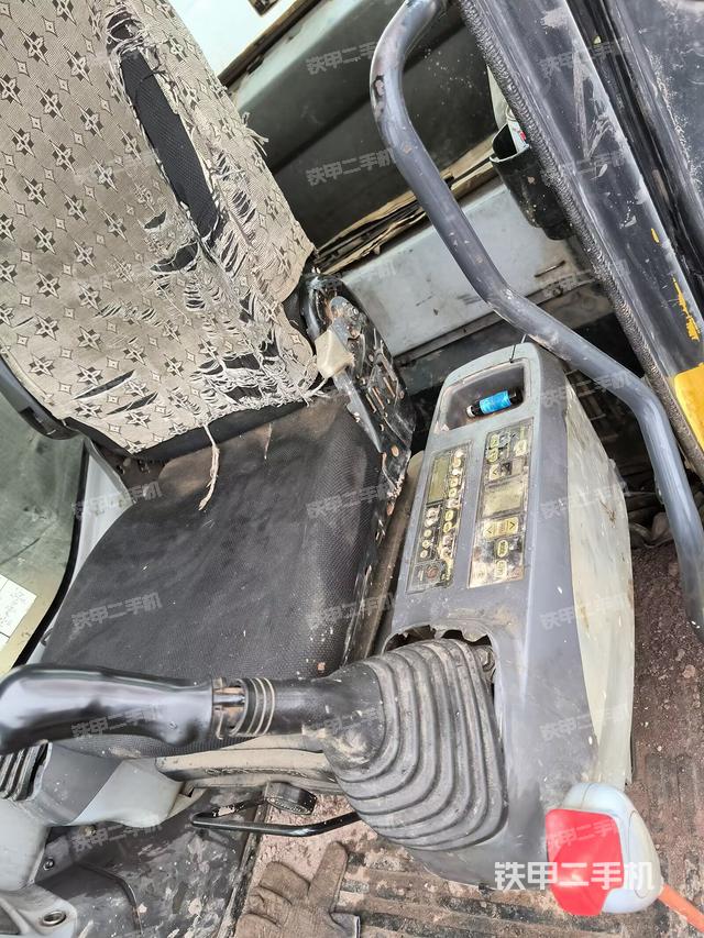 座椅左側(cè)控制臺(tái)/音響/含左手柄（駕駛室部分）