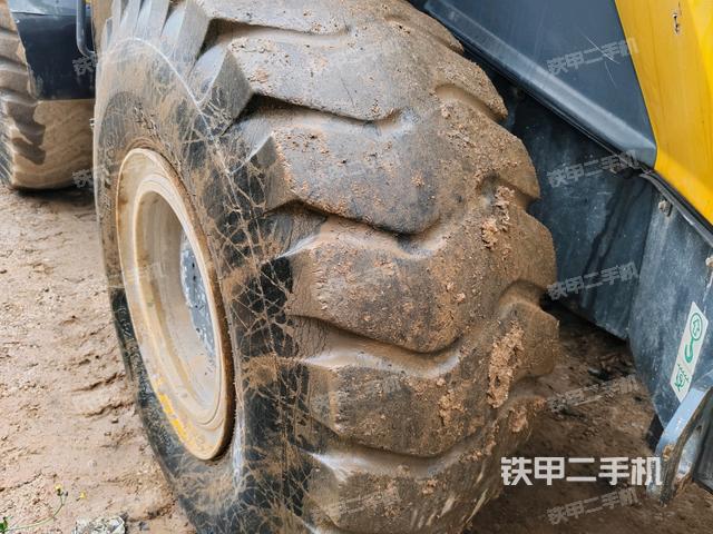 右前輪(行走機構) 右前輪(行走機構)