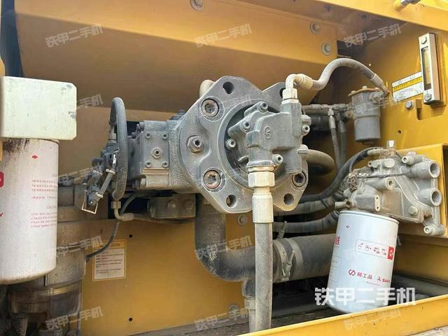 液壓泵艙室正面整體（整機(jī)外觀）