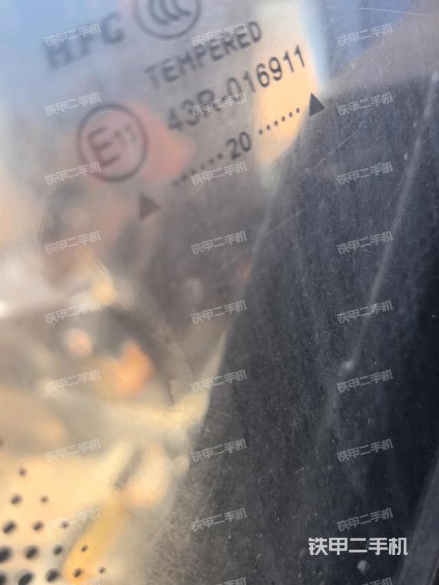 后玻璃角標(biāo)（壓路機(jī)駕駛室）