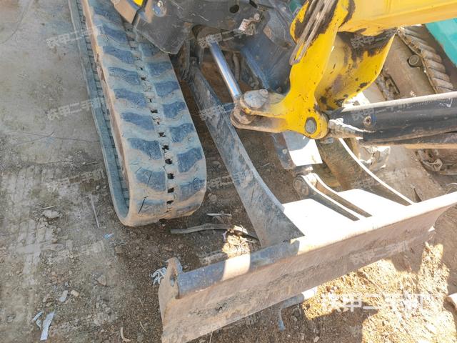 轉(zhuǎn)盤(pán)和下車(chē)架正前（工作和回轉(zhuǎn)裝置）