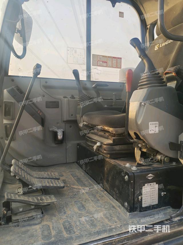 ?駕駛室正側(cè)（駕駛室部分）