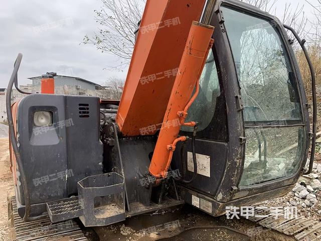 大臂根部?斜（工作和回轉(zhuǎn)裝置）