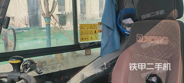 駕駛室整體(整機(jī)外觀) 駕駛室整體(整機(jī)外觀)