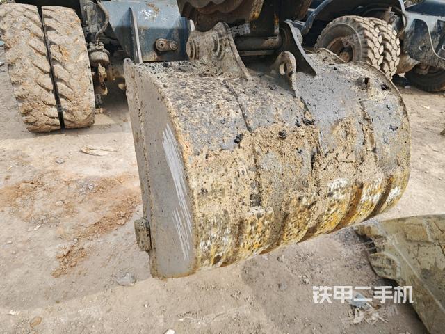 鏟斗45度(工作和回轉(zhuǎn)裝置) 鏟斗45度(工作和回轉(zhuǎn)裝置)