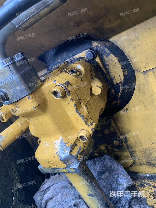 液壓泵艙室正面整體(整機外觀) 液壓泵艙室正面整體(整機外觀)
