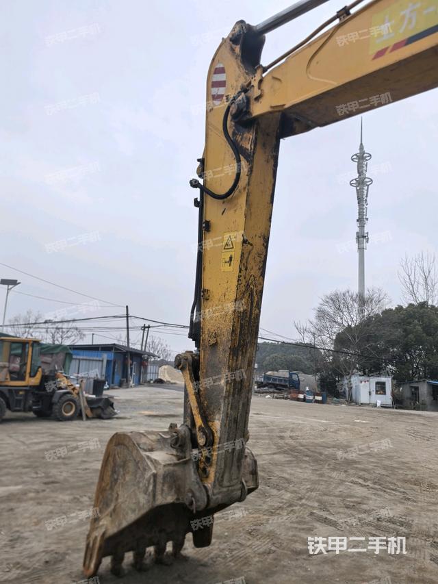 小臂整體左后(工作和回轉(zhuǎn)裝置) 小臂整體左后(工作和回轉(zhuǎn)裝置)