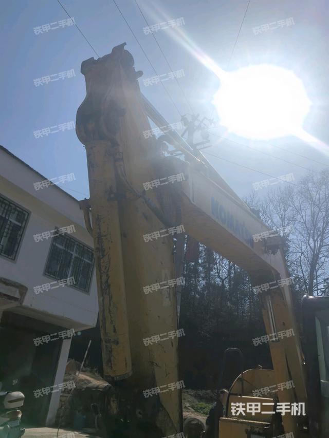 小臂整體左后(工作和回轉(zhuǎn)裝置) 小臂整體左后(工作和回轉(zhuǎn)裝置)