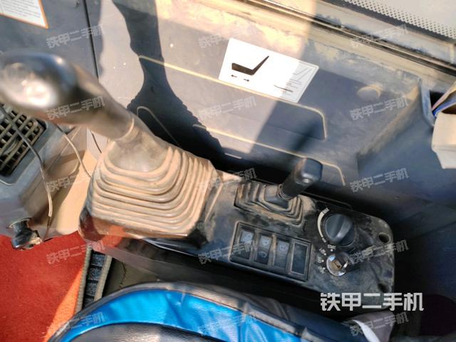 座椅右側(cè)控制臺(tái)/鑰匙門/油門/含右手柄（駕駛室部分）