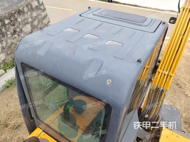 駕駛室頂部（整機外觀）