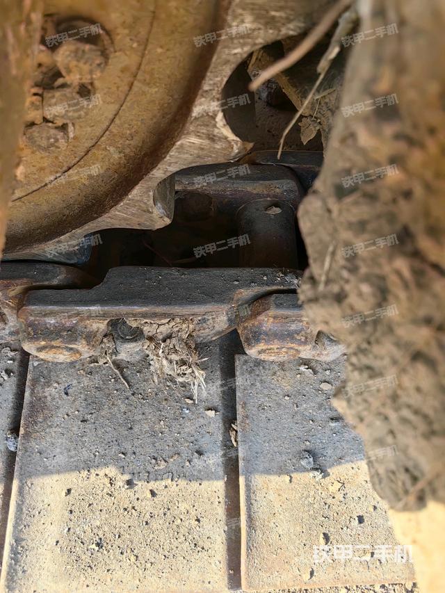 右驅(qū)動輪（行走機構(gòu)）