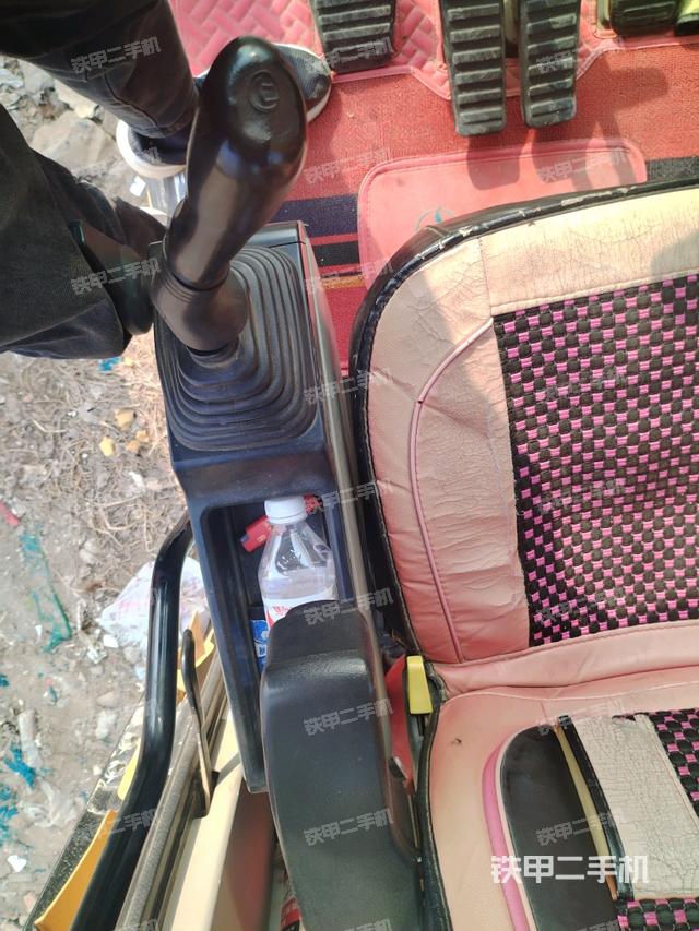 座椅左側(cè)控制臺(tái)/音響/含左手柄（駕駛室部分）