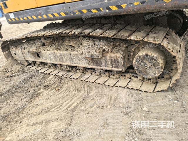 左側(cè)履帶整體?(行走機(jī)構(gòu)) 左側(cè)履帶整體?(行走機(jī)構(gòu))