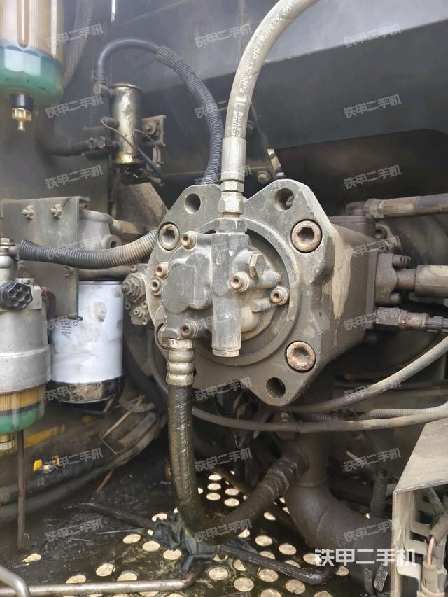 液壓泵艙室正面整體（整機(jī)外觀）