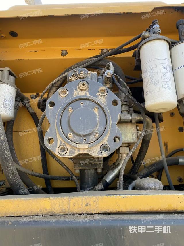 液壓泵艙室正面整體（整機(jī)外觀）