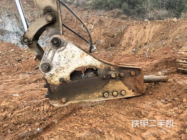 整機(jī)右側(cè)(設(shè)備外觀及核心部件) 整機(jī)右側(cè)(設(shè)備外觀及核心部件)