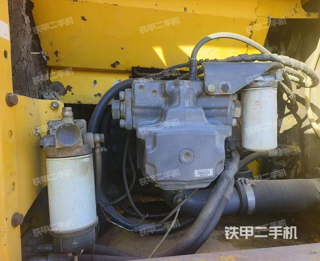 液壓泵艙室正面整體(整機(jī)外觀) 液壓泵艙室正面整體(整機(jī)外觀)