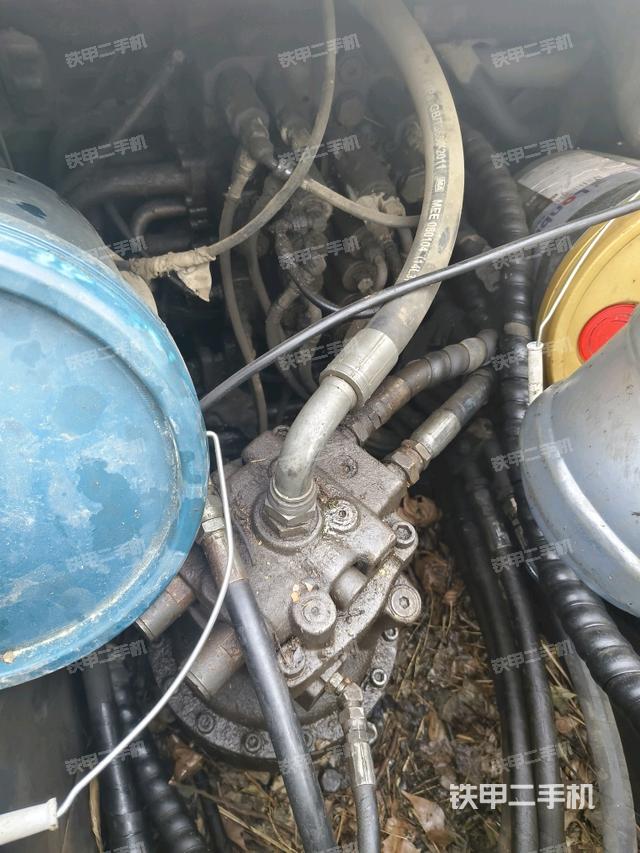 回轉(zhuǎn)馬達(dá)和主控閥（整機(jī)外觀）