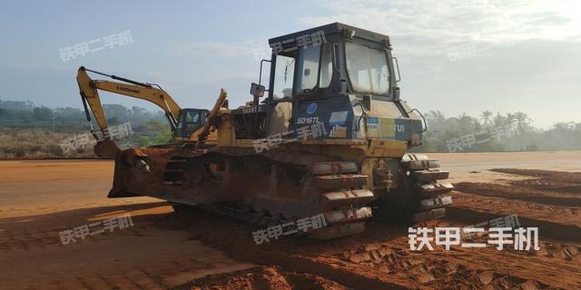 整機右后45°（設(shè)備外觀及核心部件）