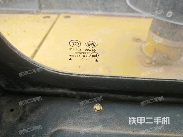 后窗玻璃角標（駕駛室部分）