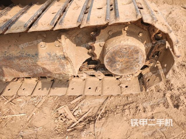 左驅(qū)動輪（行走機構(gòu)）