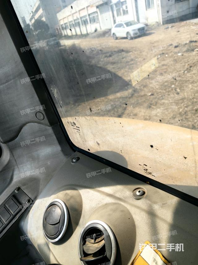 后窗玻璃角標（駕駛室部分）