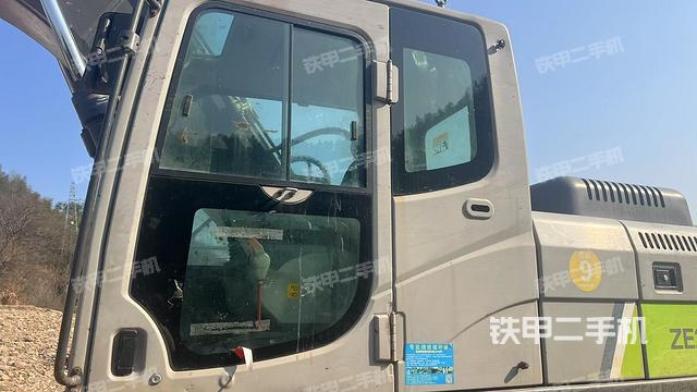 駕駛室左前45度（駕駛室部分）