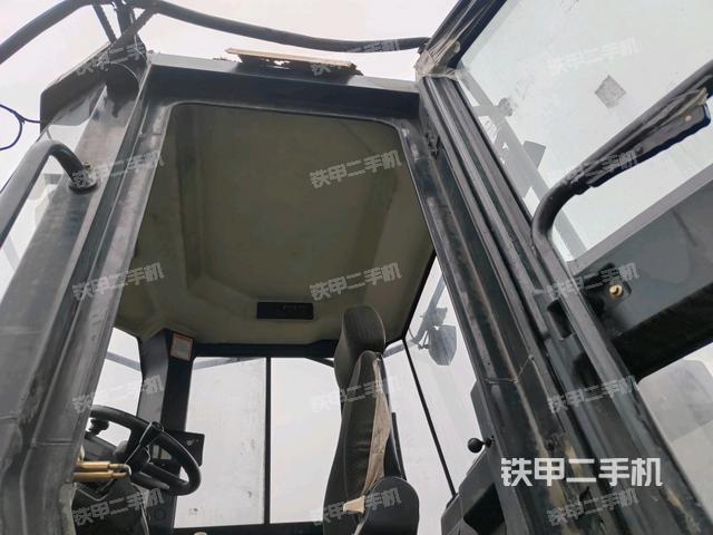 駕駛室正側(cè)（駕駛室部分）