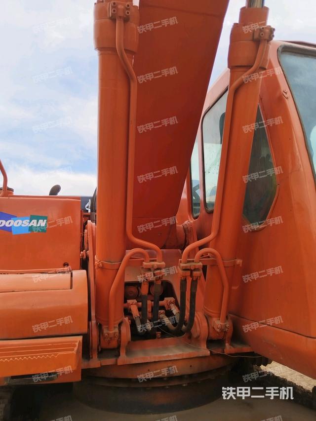 大臂油缸整體?豎拍（工作和回轉(zhuǎn)裝置）