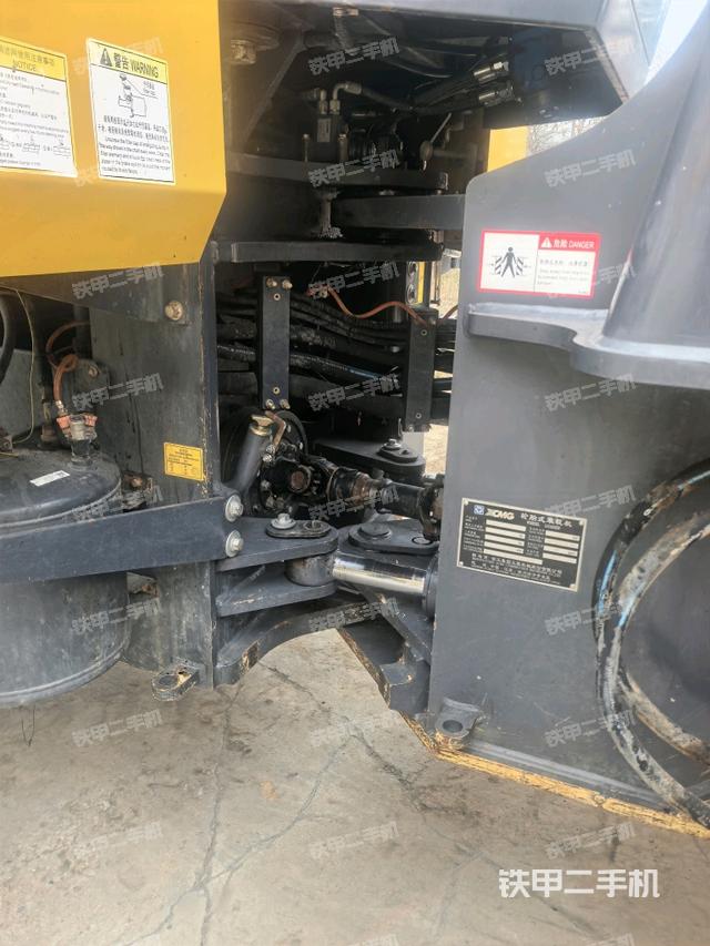 車架鉸接(液壓/傳動系統(tǒng)) 車架鉸接(液壓/傳動系統(tǒng))