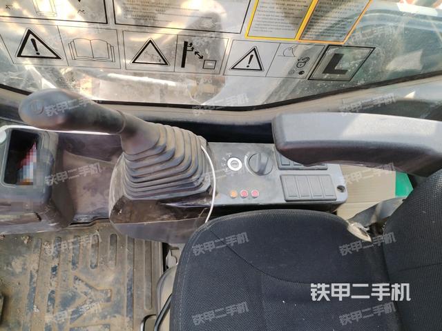 座椅右側(cè)控制臺(tái)/鑰匙門/油門/含右手柄（駕駛室部分）