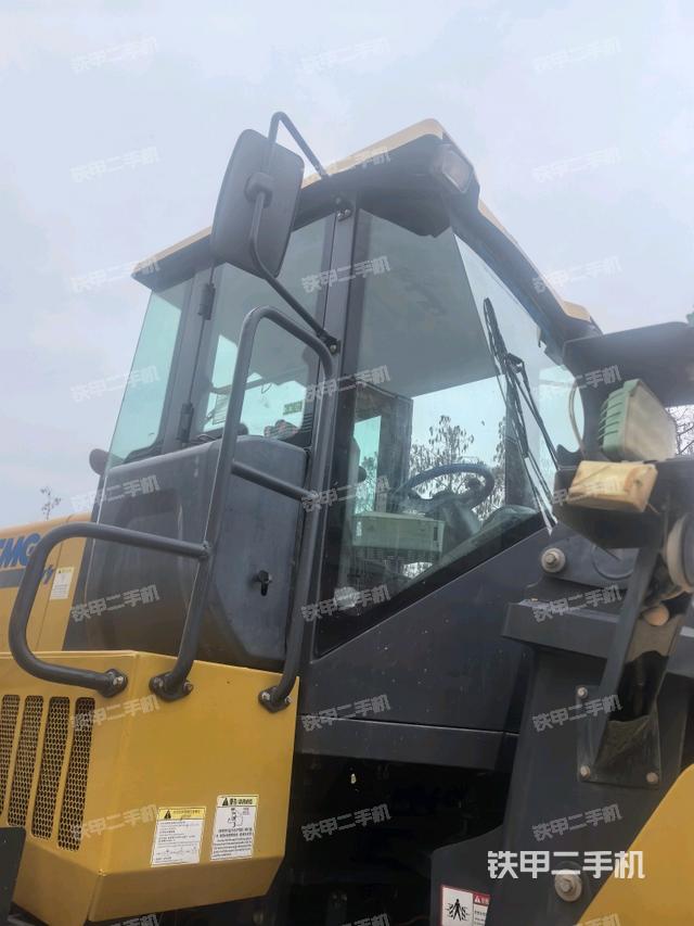 駕駛室正側(cè)(駕駛室部分) 駕駛室正側(cè)(駕駛室部分)