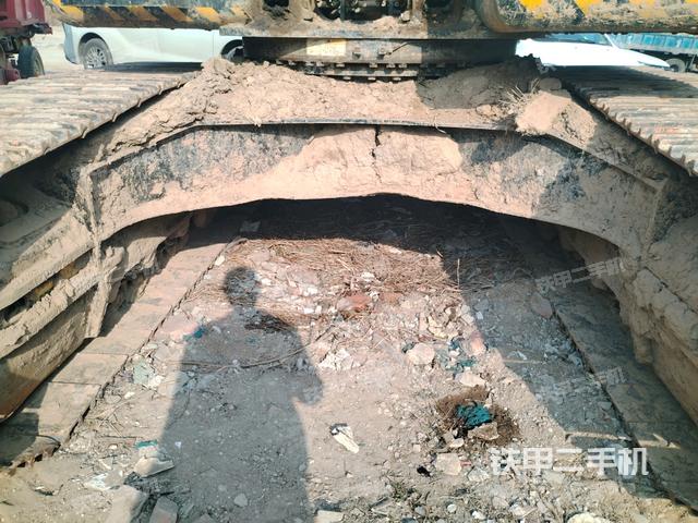 轉(zhuǎn)盤(pán)和下車(chē)架正前（工作和回轉(zhuǎn)裝置）