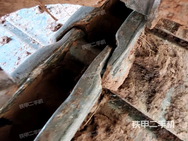 右側(cè)履帶整體?（行走機(jī)構(gòu)）