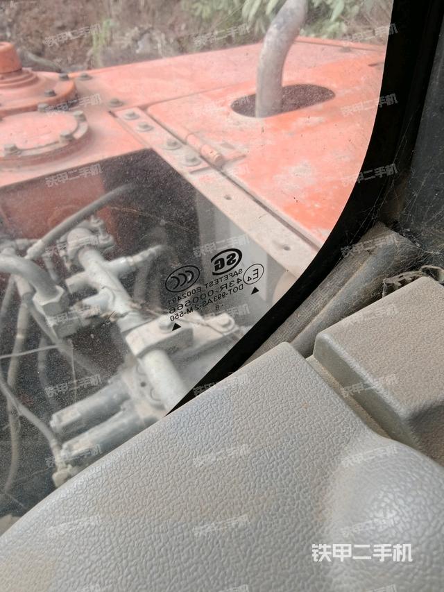 右側(cè)玻璃角標(biāo)（駕駛室部分）