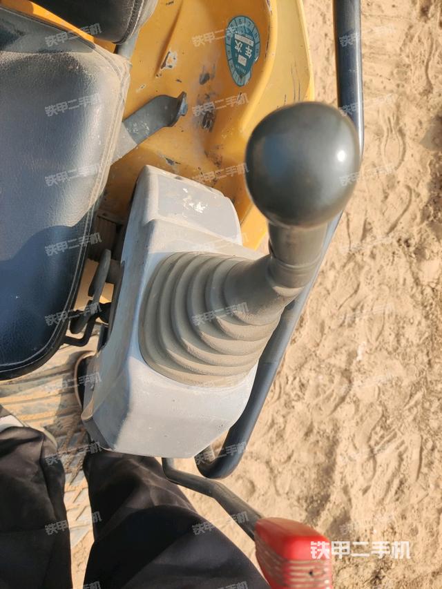 座椅左側(cè)控制臺/音響/含左手柄（駕駛室部分）