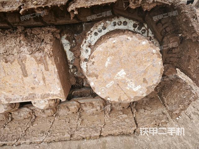 右驅(qū)動輪（行走機構(gòu)）