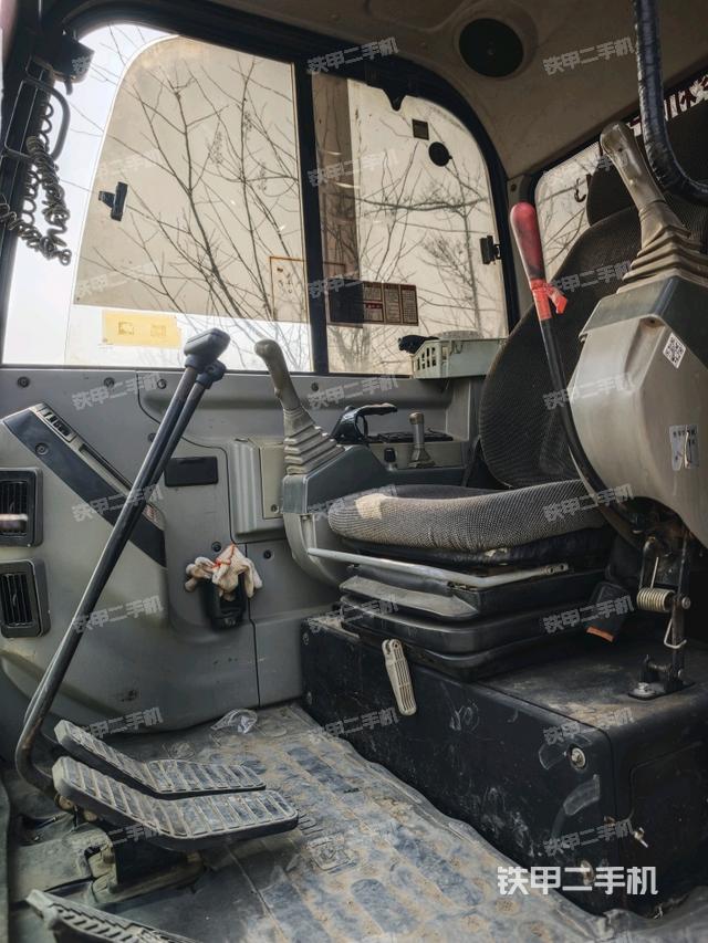 座椅右側(cè)控制臺/鑰匙門/油門/含右手柄（駕駛室部分）