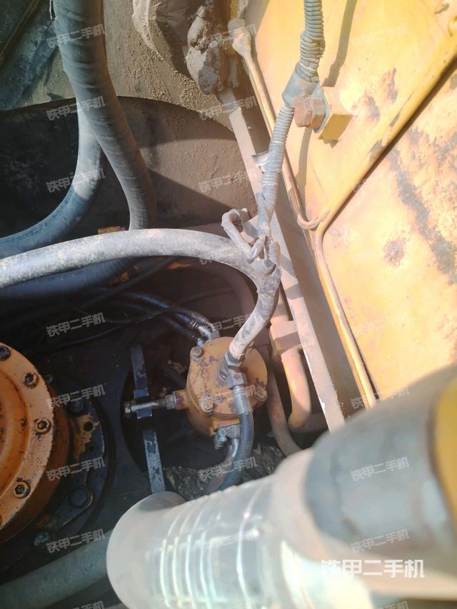 中央回轉(zhuǎn)接頭特寫（上車部件）