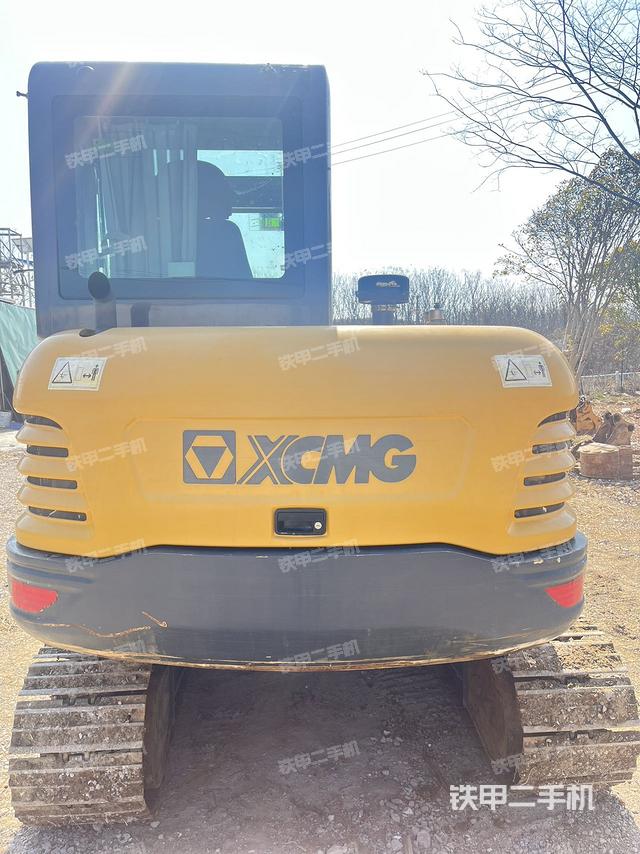 駕駛室頂部（整機外觀）