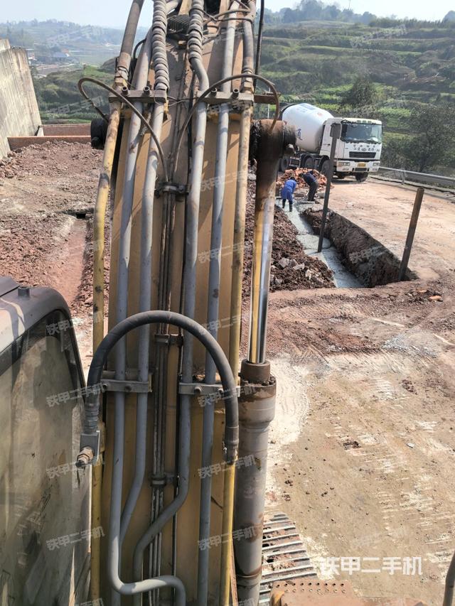 大臂背部俯視（工作和回轉(zhuǎn)裝置）