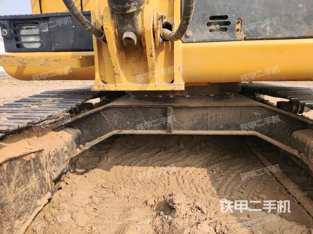 轉(zhuǎn)盤和下車架正前(工作和回轉(zhuǎn)裝置) 轉(zhuǎn)盤和下車架正前(工作和回轉(zhuǎn)裝置)